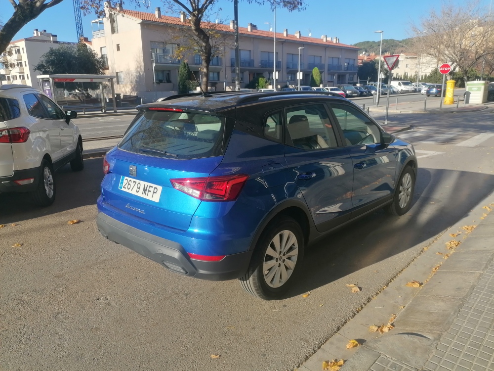 Vehicle ocasió seat arona blau