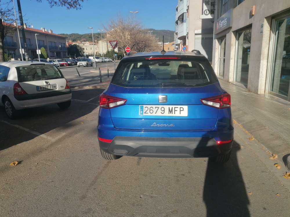 Vehicle ocasió seat arona blau